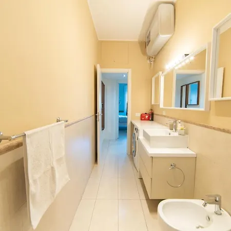 Classy Near Life - Fiera Apartment *