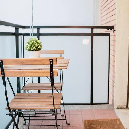 Classy Near Life - Fiera Apartment *